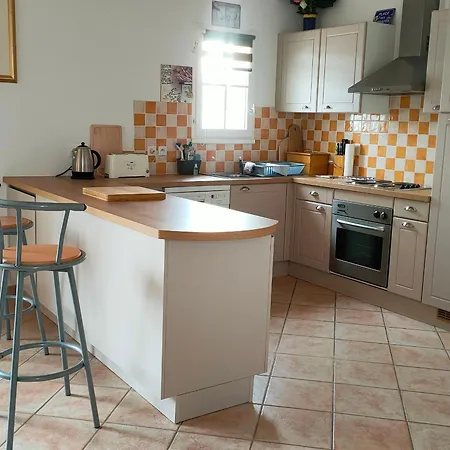Maison Avec 2 Chambres, Piscine Privee Et Jardin Clos A - Fr-1-323-439 Holiday home