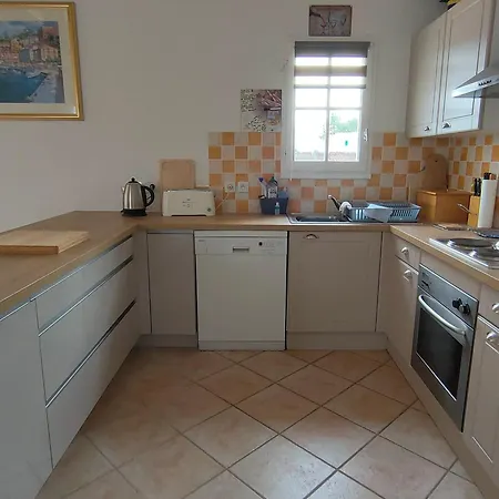 Holiday home Maison Avec 2 Chambres, Piscine Privee Et Jardin Clos A - Fr-1-323-439 Saint-Jean-de-Monts