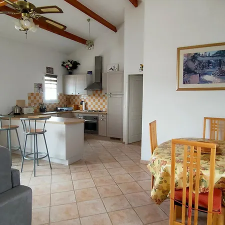 Maison Avec 2 Chambres, Piscine Privee Et Jardin Clos A - Fr-1-323-439 *